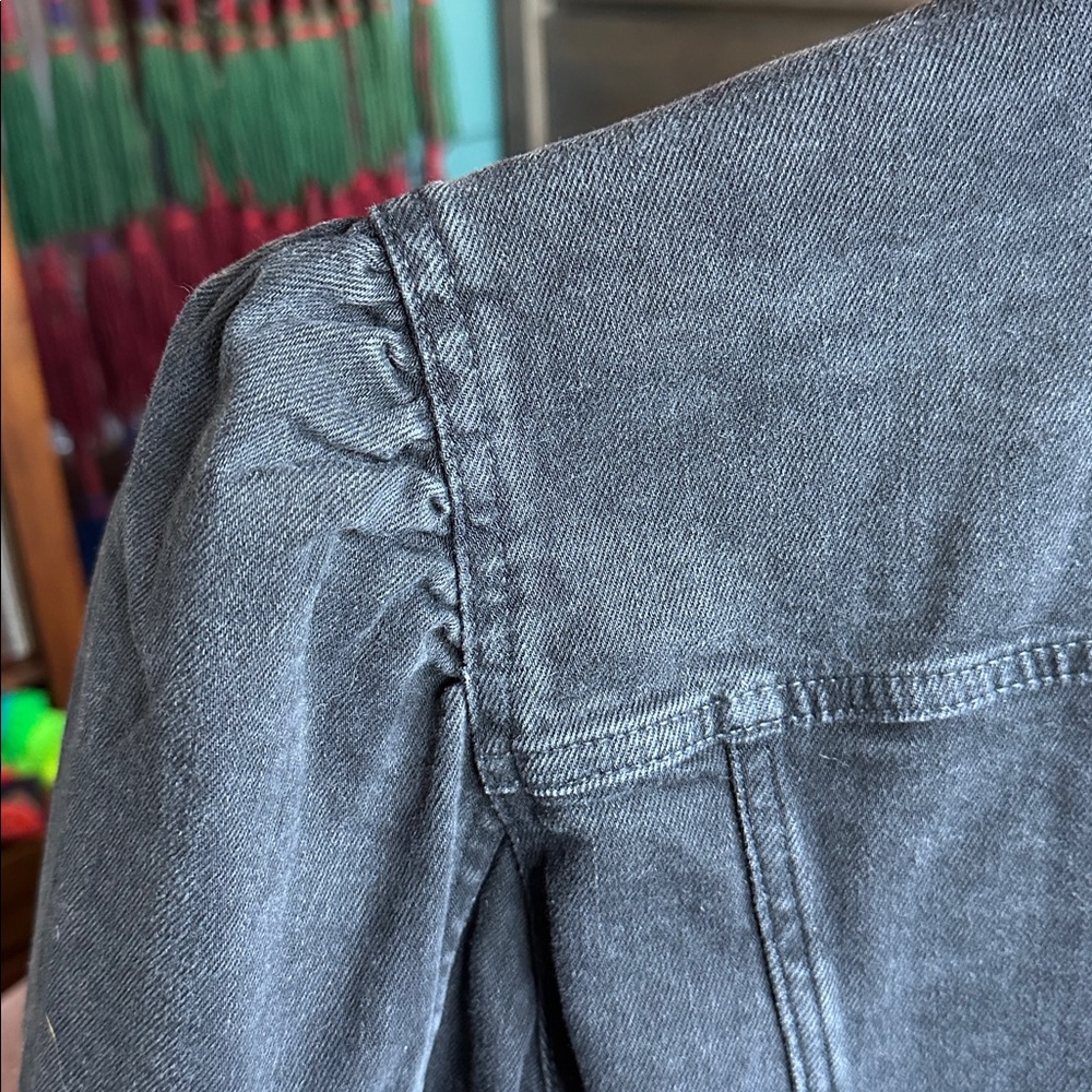 L GAP Black Puff Sleeve Classic Jean Jacket. 6 pockets total. Adjustable waist - Picture 14 of 16